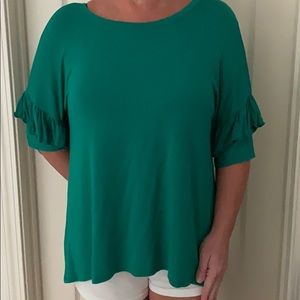 Beautiful green soft T-shirt w/ruffle sleeve.